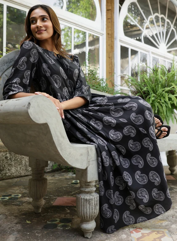 Style02-01_598103a0-78e9-4cc1-946e-c5cf7a6ce6f9_575x.progressive Black And White Block Printed Dress