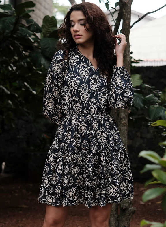 Style05-02_97d0e8c9-b739-4698-85e0-e9857e524830_575x.progressive Printed Neck Tie Long Sleeve Dress